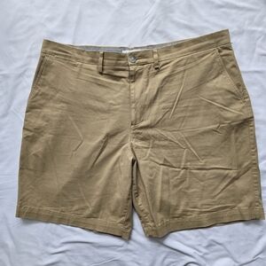Lacoste Regular Fit Khaki Golf Shorts Men’s US 40 9” Inseam